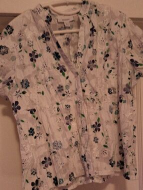 dressbarn White Floral Short-Sleeve V-Neck Blouse